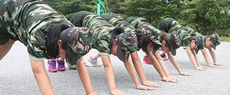 青少年军事军训夏令营-正拓夏令营