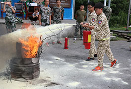 青少年军事军训夏令营-正拓夏令营