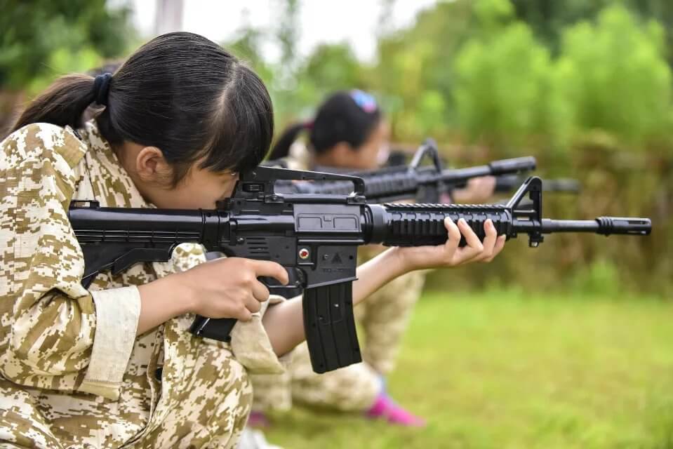 军事冬令营: 孩子入营之后，到底谁更想谁？