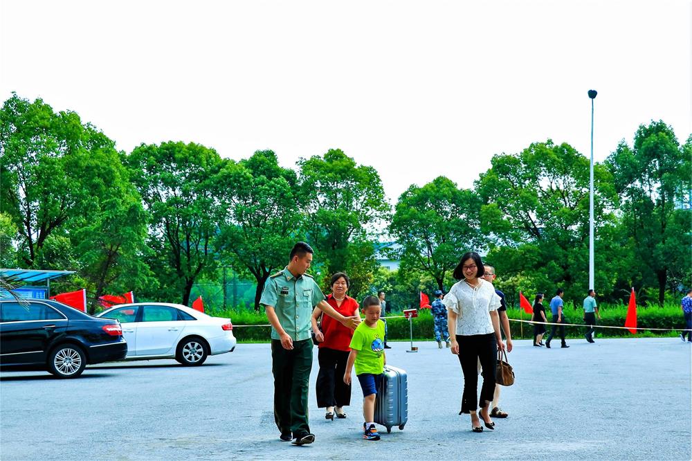 2018上海军事夏令营值不值得孩子参加？