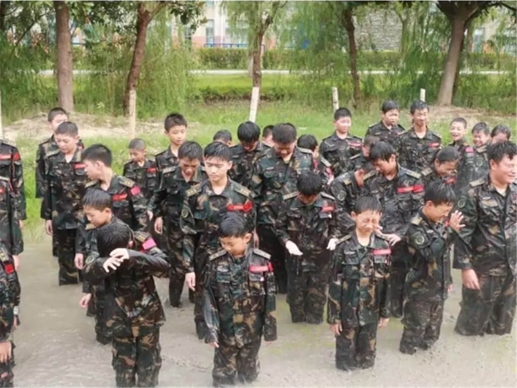 在暑假为什么要给孩子选择军事特训营呢